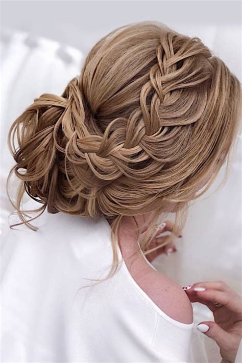 31 Chic Updo Hairstyles For Bridesmaids