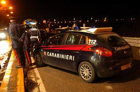 In Fuga A Bordo Di Un Suv La Sua Corsa Finisce Contro Un Auto Dei