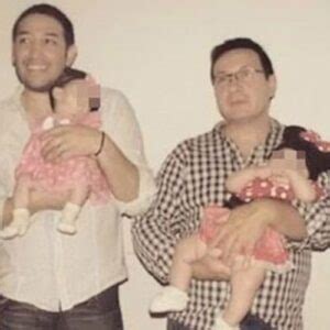 Depois De Ser Rejeitada Por Fam Lias Beb Hiv Adotada Por Casal Gay