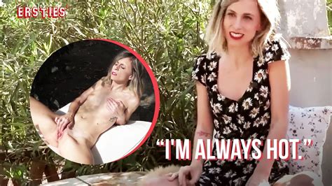 Ersties Schattige Babe Cintia Wrijft Buitenshuis Over Haar Natte Clit Xhamster