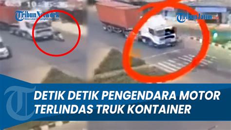 NGERI DETIK DETIK PENGENDARA MOTOR TERLINDAS TRUK KONTAINER YouTube