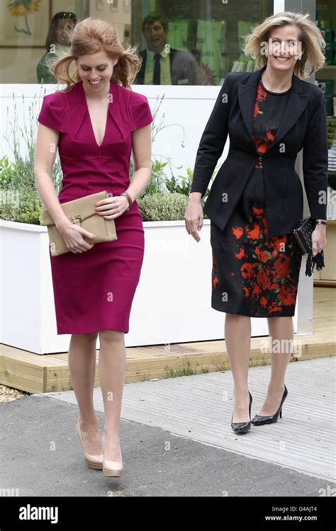 La Princesa Beatrice Habla Con Sophie Rhys Jones Condesa De Wessex