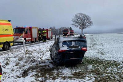 Auto überschlägt sich Mittweidaer Feuerwehr rückt nach Lichtenau aus