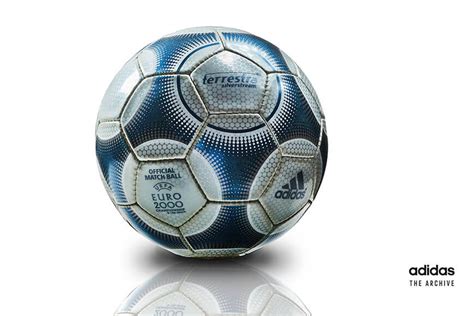adidas Fussballliebe | Buty piłkarskie, sprzęt i akcesoria | Sklep R ...