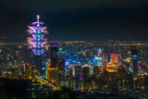 2025台北跨年》101煙火、台北夜景15大推薦！看煙火不只信義區｜天下雜誌