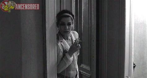 Naked Hannelore Elsner in Unberührbare