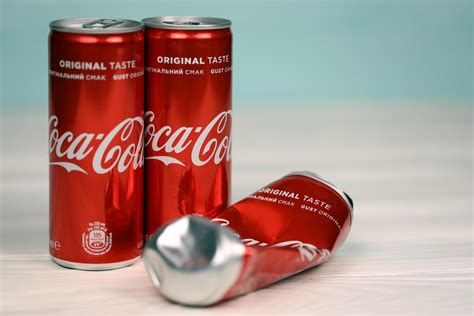 Charkow Ukraine 8 Dezember 2020 Coca Cola Getränkedosen Aus