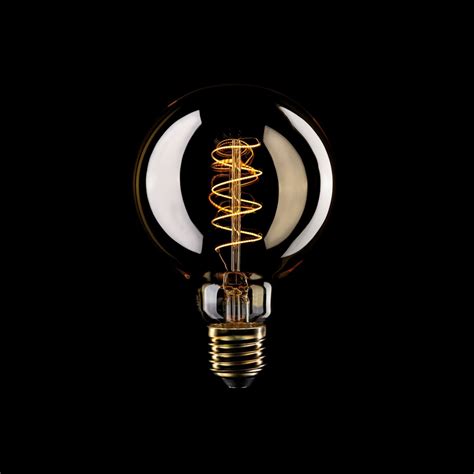 C06 Ampoule LED G95 dorée filament à spirale