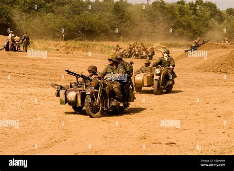 Soldaten Motorrad Fotos Und Bildmaterial In Hoher Auflösung Alamy