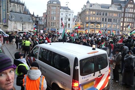 Grote Opkomst Bij Pro Palestina Demonstratie In Amsterdam