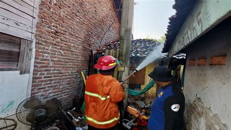 Korsleting Listrik Rumah Warga Di Pemalang Kebakaran