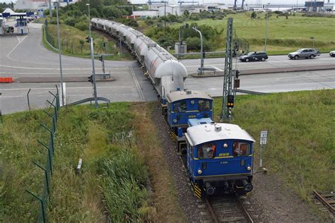 MW Bei der niedersächsische Mittelweserbahn stehen Köf lll V244 mit