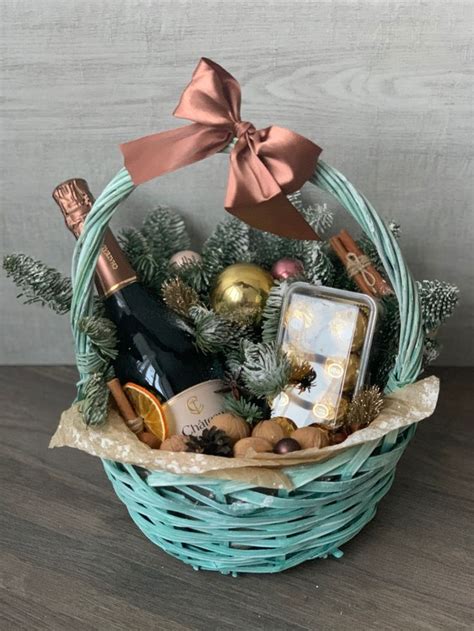 Новогодняя композиция. Нобилис | Корзина с подарками, Самодельные ...