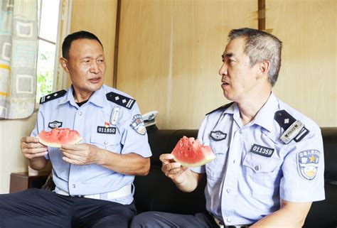 高新区（新市区）：炎炎夏日“送清凉” 浓浓关爱沁警心