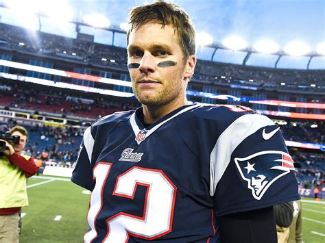 Famousdudes NFL Player Tom Brady Caught Sunbathing Naked In