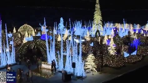 Massive Christmas Light Maze opens at San Jose's PayPal Park | Flipboard