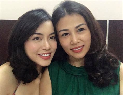 Hot girl Việt bên mẹ Ra đời dẫu có là ai về nhà con vẫn là con của mẹ thôi