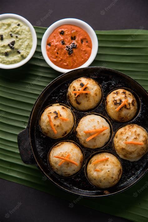 Appam Ou Mixed Dal Ou Rava Appe Servi Sur Fond De Mauvaise Humeur Avec