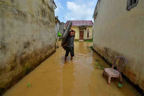 Foto Banjir Rendam Ratusan Rumah Warga Di Jambi