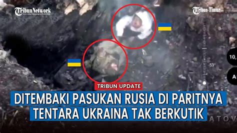 Pasukan Rusia Lemparkan Granat Ke Parit Kubu Ukraina YouTube