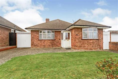 2 Bedroom Bungalow For Sale In Inwood Close Shirley Croydon Surrey