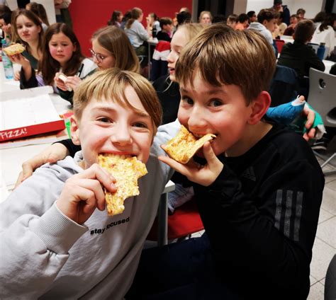 Nachts In Der Schule Lesenacht Der Sv Am Lau Gymnasium Laurentianum