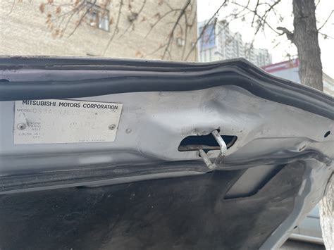 Уплотнитель капота — Mitsubishi Lancer IX, 1,6 л, 2006 года | запчасти ...