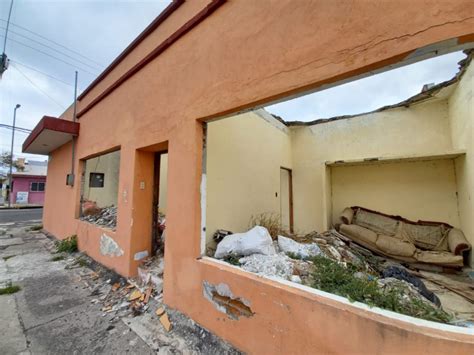 Vivienda abandonada se ha convertido en un depósito de basura