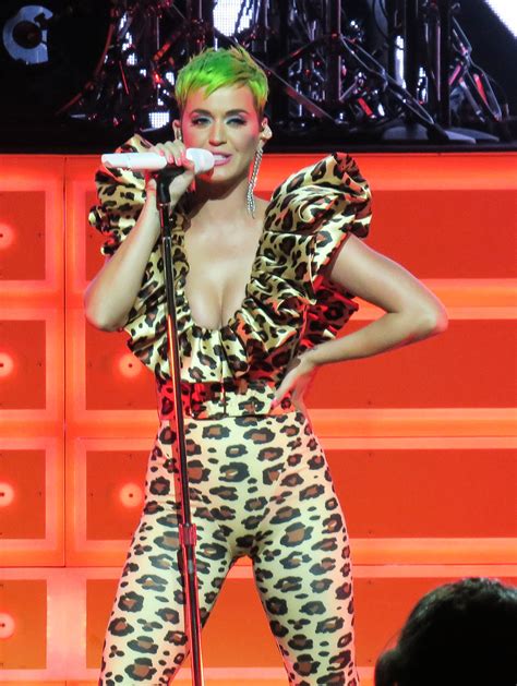 Sexy Singer Katy Perry Performs In An Amazing Skintight Bodysuit The