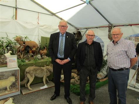 Ancien Charcutier Jacques Est Devenu Taxidermiste Dans Le Cotentin