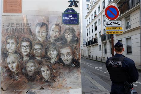 París conmemora los 8 años de los atentados contra Charlie Hebdo