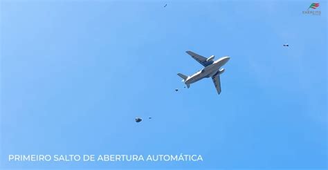 O V Deo Do Primeiro Lan Amento De Paraquedistas Da Aeronave Kc Da