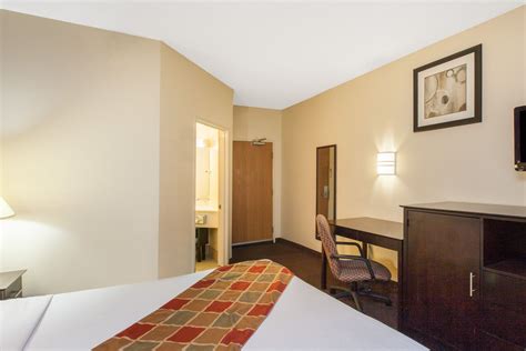 Travelodge by Wyndham Romulus Detroit Airport | Romulus, MI Hotels