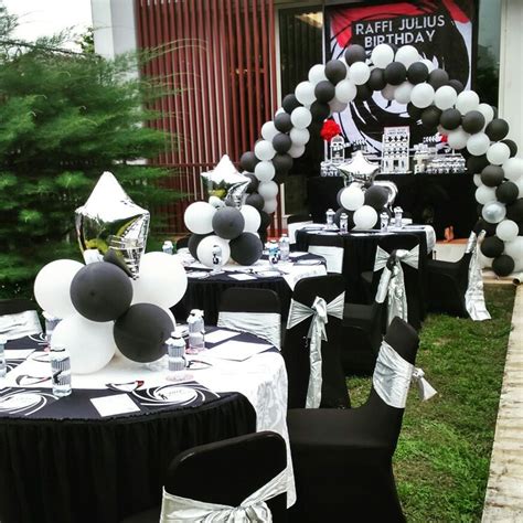 Black and white party decoration