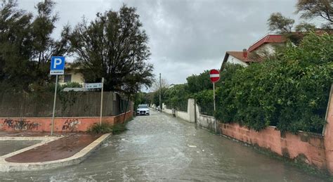 Maltempo Anche A Fregene Mareggiata Choc Stabilimenti Devastati