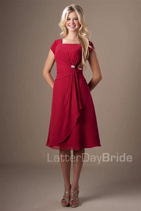 Dark Red Chiffon Short Modest Bridesmaid Dresses With Cap Sleeves A Line Knee Length Simple