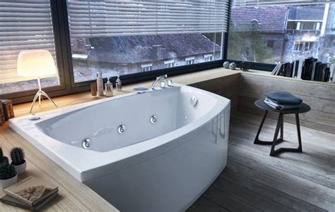 Modernes Bad Mit Wanne Hygiene IDFdesign