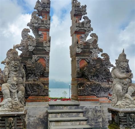 Premium Photo | The entrance to the temple of bali