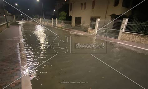 Maltempo Il Mare Entra A Nocera Disagi Alla Circolazione Attivit