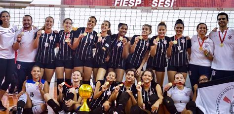 É campeão Corinthians vence SESI SP e conquista Paulista de Vôlei Sub 15