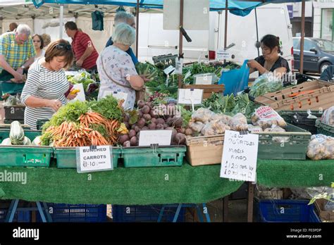 Farmers Market Stall St Square Hi Res Stock Photography And Images Alamy