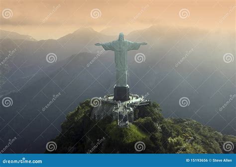 Cristo El Redentor En Rio De Janeiro El Brasil Foto Editorial