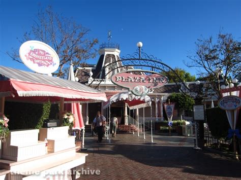 Plaza Inn at Disneyland | Theme Park Archive