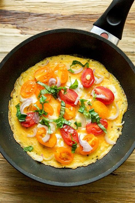 Gesundes Omelette Mit Tomaten Zwiebeln Und Basilikum Rezepte