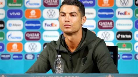 Coca Cola X Cristiano Ronaldo Marca Lança Garrafa De água Com O Nome