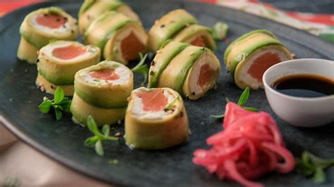 Rollitos de aguacate y salmón ahumado Recetas Aperitivos Navidad