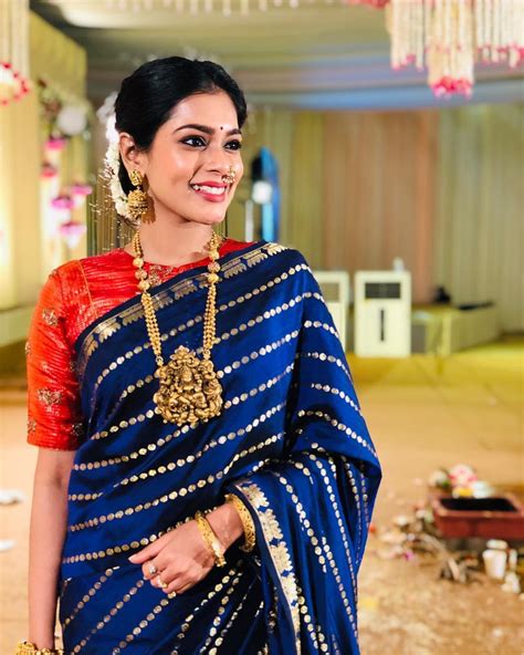 16 Simple Blouse Designs For Silk Sarees To Flaunt The Ethnic Look