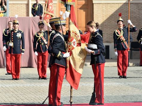 La Princesa Leonor Da Un Paso Más Como Heredera Al Trono Con Su Jura De Bandera En Zaragoza