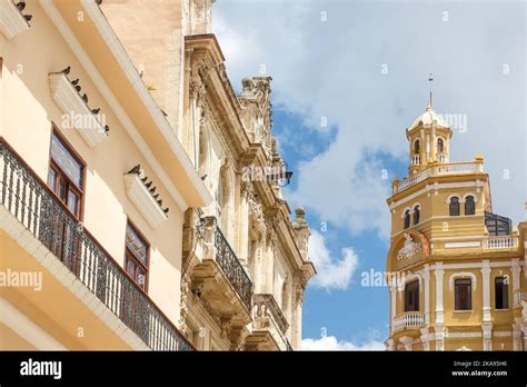 colonial style architecture   havana building  facade