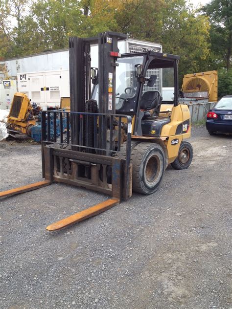 CHARIOT ÉLÉVATEUR CATERPILLAR 8000 LBS Ghimac Équipements miniers